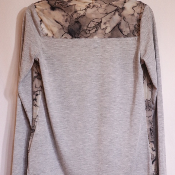 Simply Vera Wang Shirt and attached blouse - Picture 7 of 8